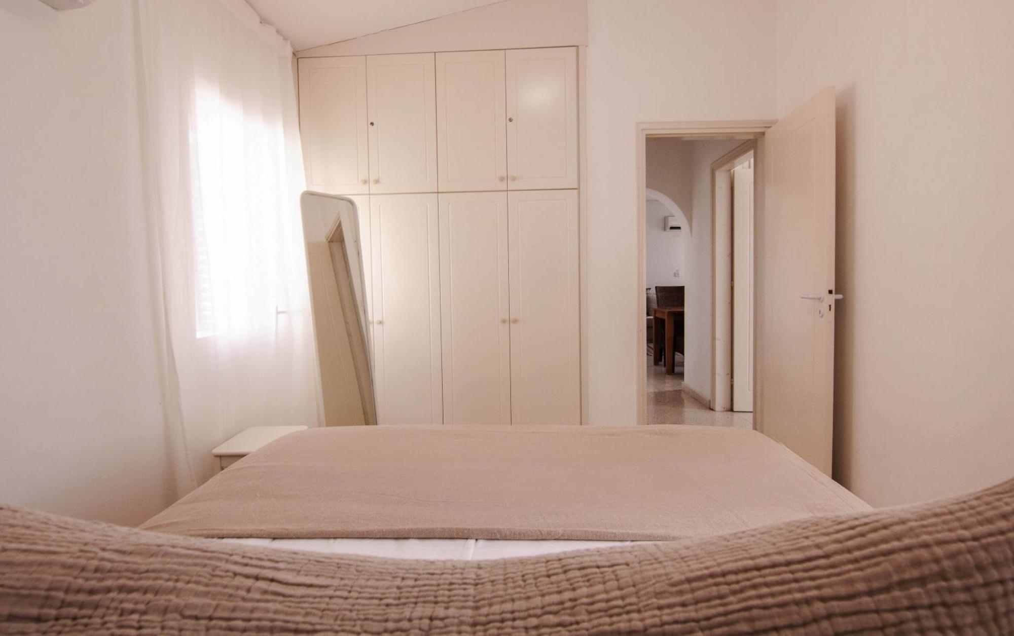 Phaedrus Living: Nerina Modern Flat Apartment *